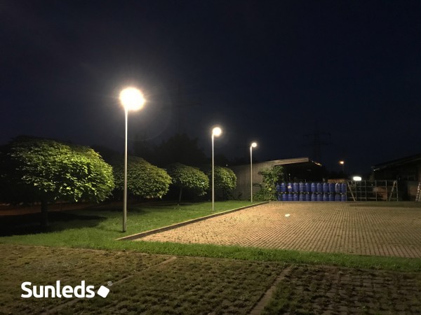 LED Straßenleuchte warm weiß 3000 K