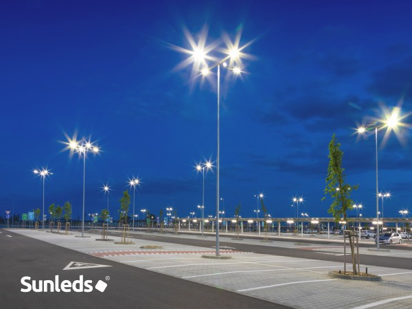 SUNLEDS SR-200 Straßenlaternen Mastleuchten an Parkplatz 200 W